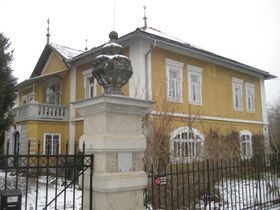 Einfahrt und Villa - 2011