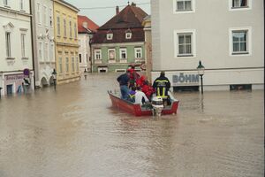 Hochwasser am Hauptplatz im August 2002